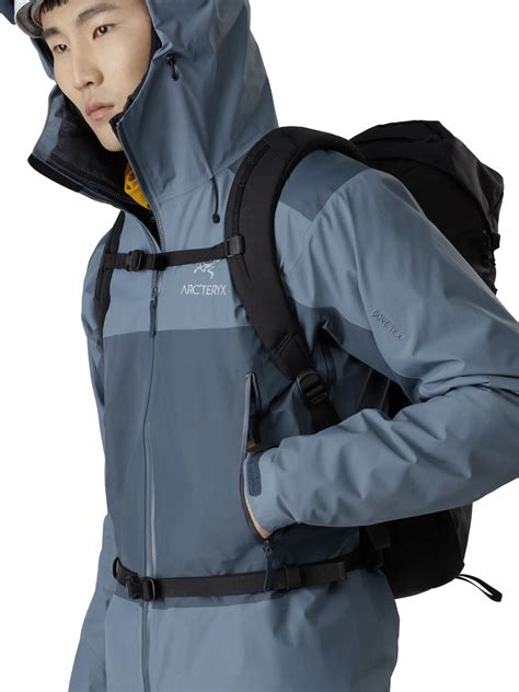 Men's Beta SL Hybrid Jacket .